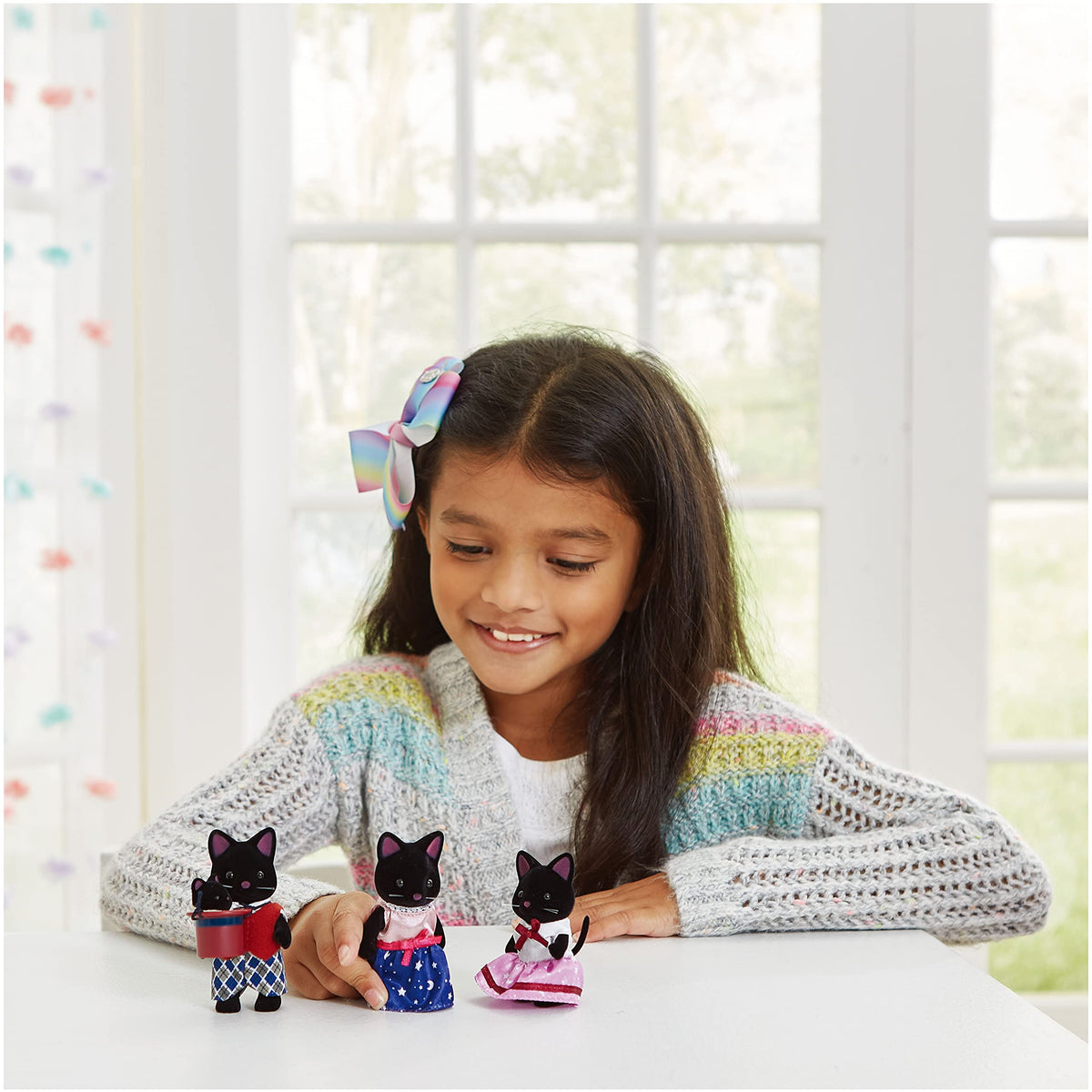 Epoch Sylvanian Hoshizora cat-family set showcasing four figures and changeable outfits