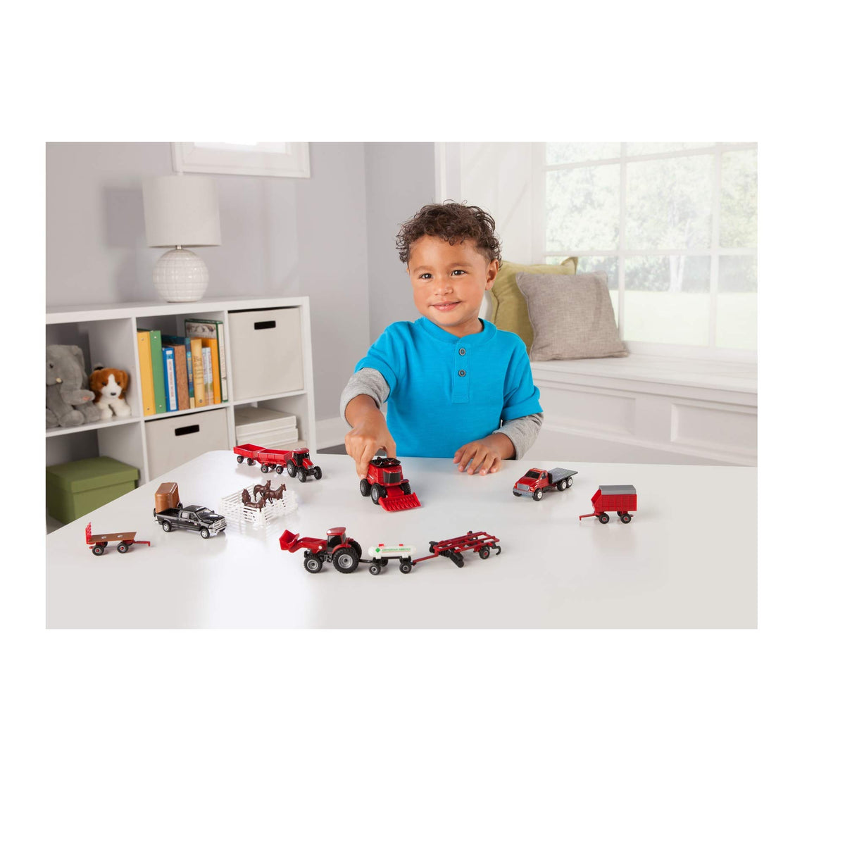 ERTL Case IH truck 1:64 scale with moving parts for dynamic farm scenes.