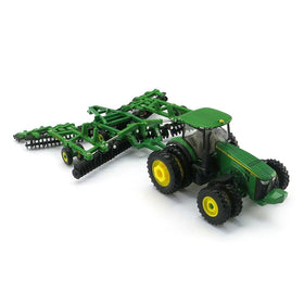 ERTL John Deere 637 disk set 1:64 scale, ideal for dioramas and pretend farming.