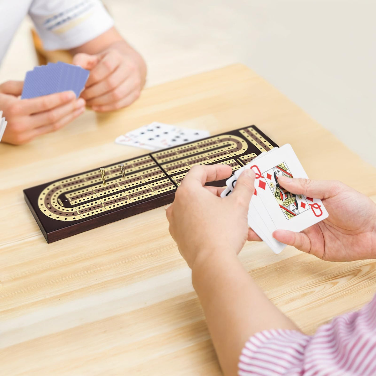 ESENHARBER portable wooden cribbage board designed for easy packing and travel.