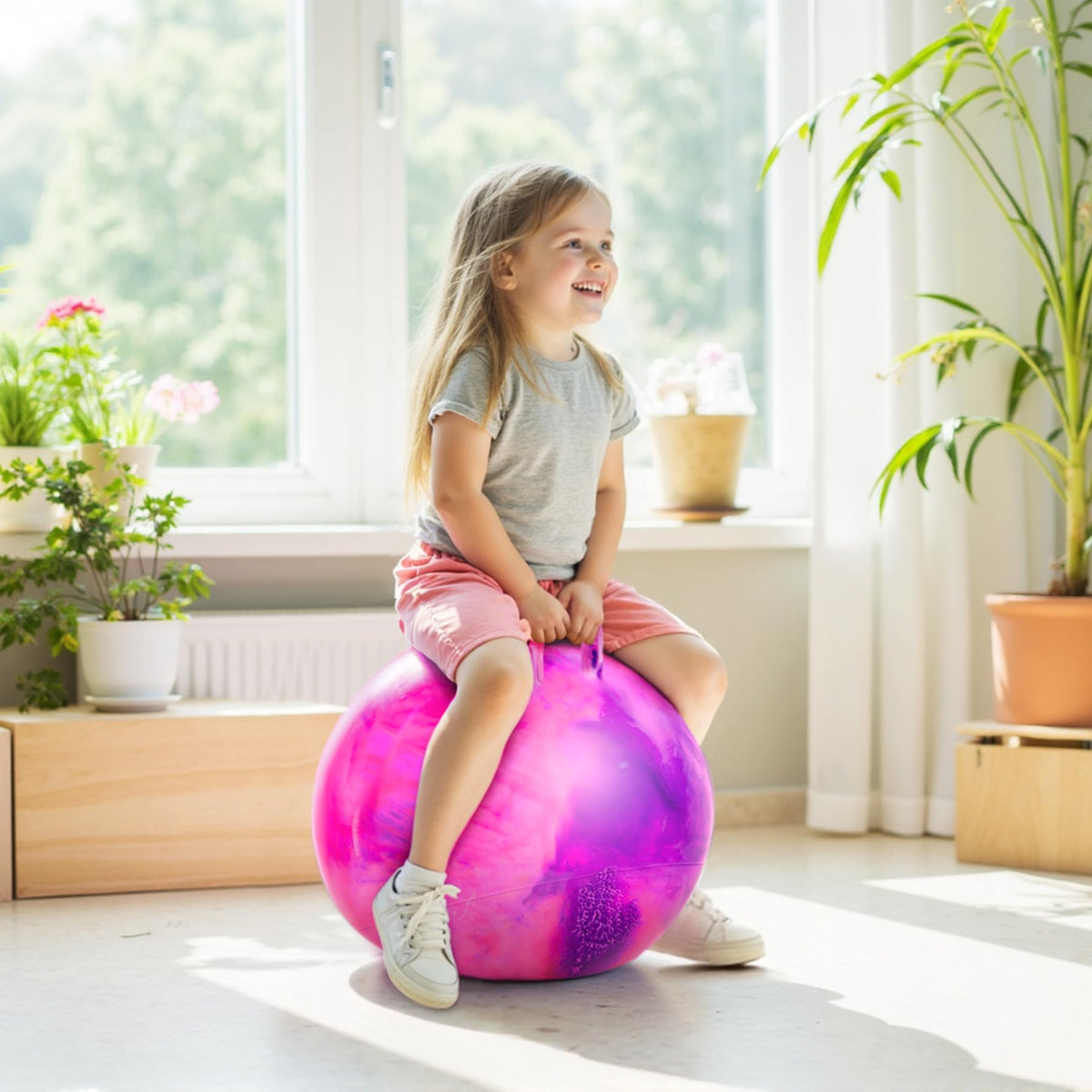 EVERICH TOY Hopper Ball includes free pump for quick setup and inflation.