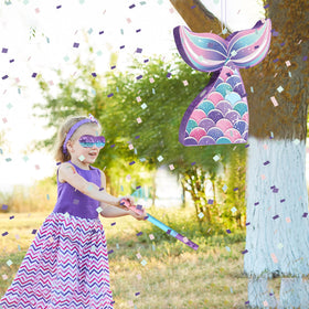 Faccito mermaid decorations add color and sparkle to the party.