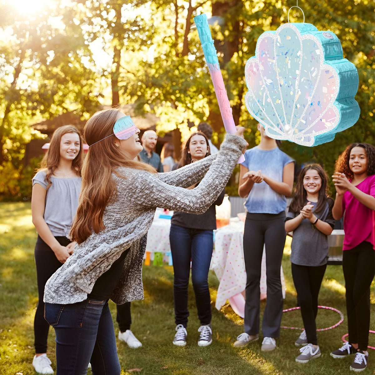Faccito Seashell pinata candy capacity ideal for rewards.