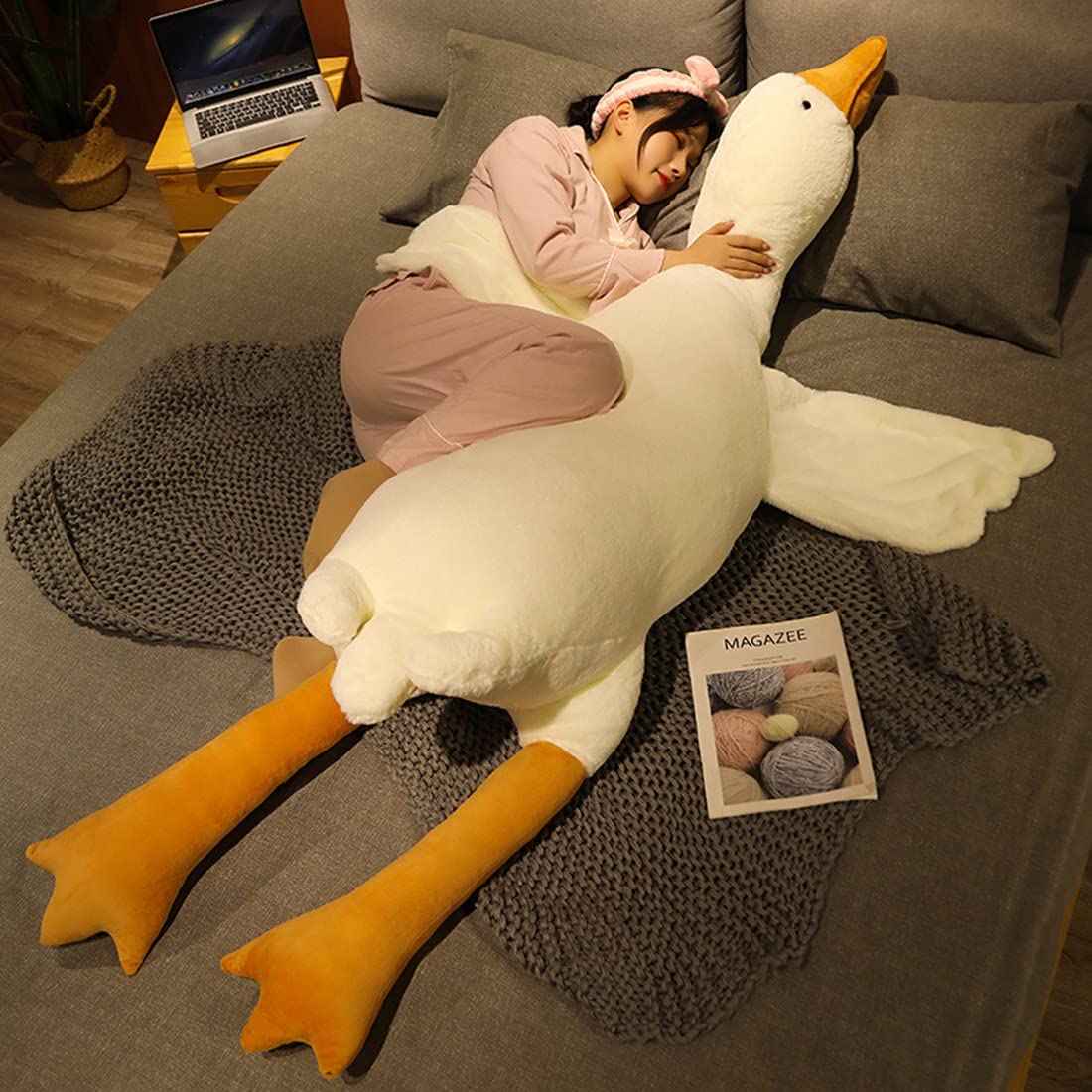 FANGYU hand-stuffed goose plush offers pillow-soft comfort.