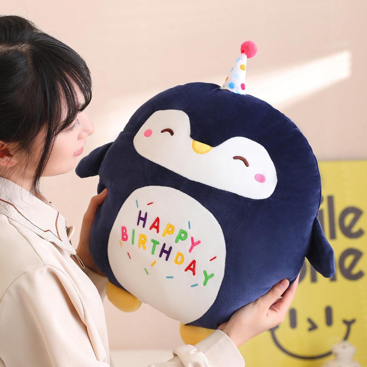 Fawowe Penguin plush toy highlighting soft material and comforting hugs