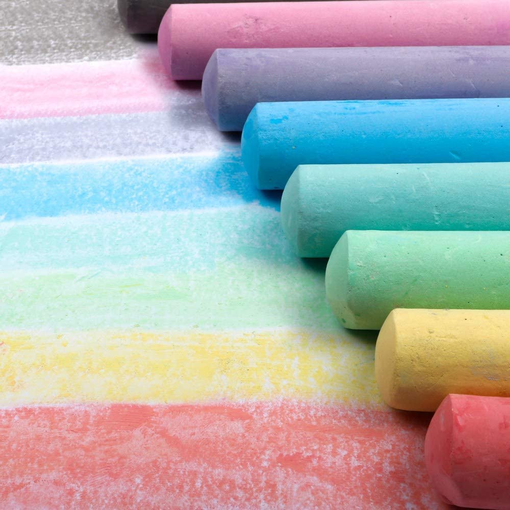 Feela 4.2-inch chalks designed for small hands during easy sidewalk drawings.