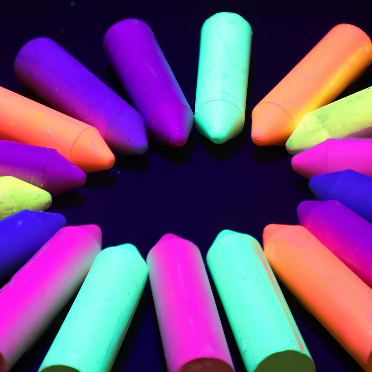 Feifeiya Glow Chalk Neon Yellow for bright daytime and UV-lit nights