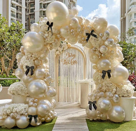 Feilebalon pearl sand white arch kit ready for elegant event setup.