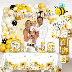 Fexivo foil and latex balloons for a festive finish.