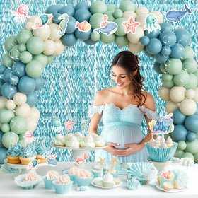 Fiesec blue balloon boxes provide decorative storage and cohesive ocean styling.
