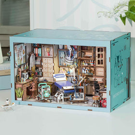 Fifijoy Book Nook exam bed detail highlights mini instruments for realistic display.