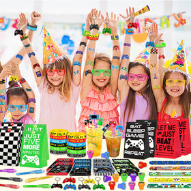 FINDRICH straws promote themed drinks and easy party refills.