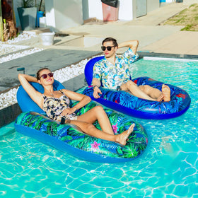 FindUWill two-pack pool floats ideal for couples to sunbathe together.