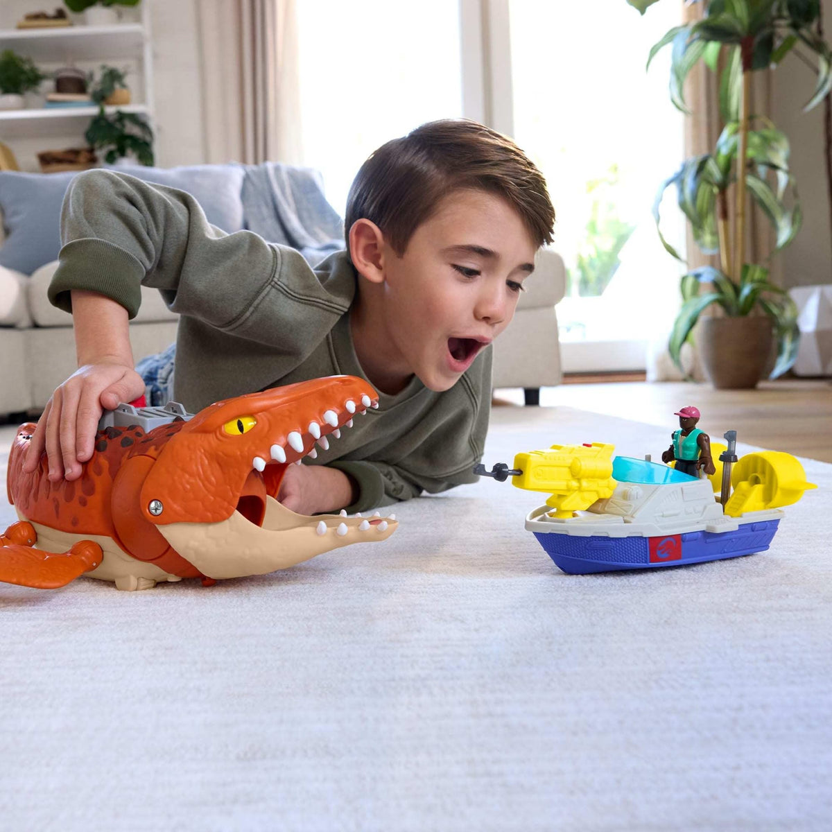 Aquachomp Mosasaurus chomping action enhances dramatic play