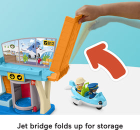 Fisher-Price Little People luggage conveyor enhances hands on pretend travel with interactive movement.