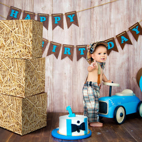Fjoron easy-assemble decor for quick DIY display.