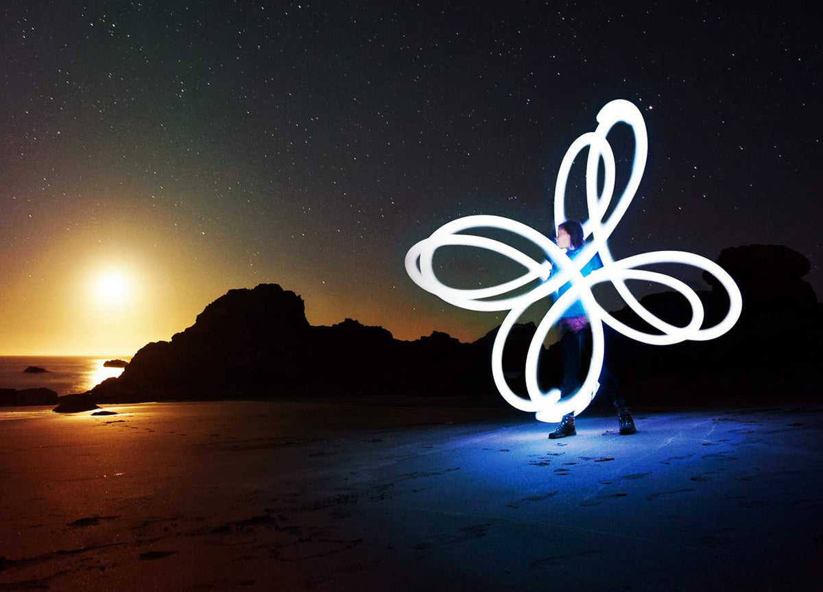 Flowtoys Podpoi v2 offers 64 color modes for creative performances.