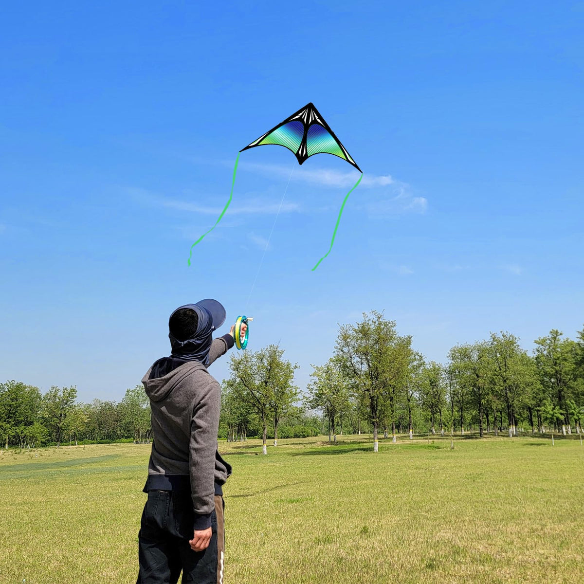 Flying Hoofer 210T nylon fabric kite resists tearing in windy days