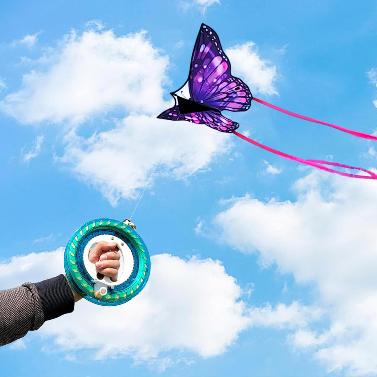 Flying Hoofer green crystal reel and 300ft string for smooth line handling