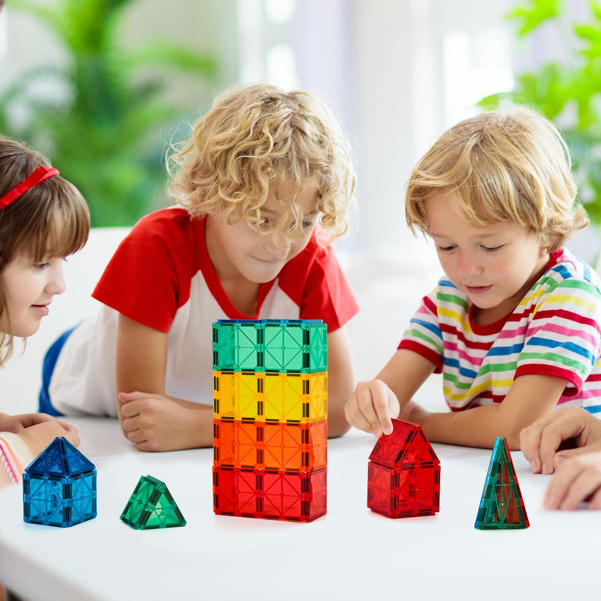 Children building with FNJO magnetic tiles to develop spatial awareness
