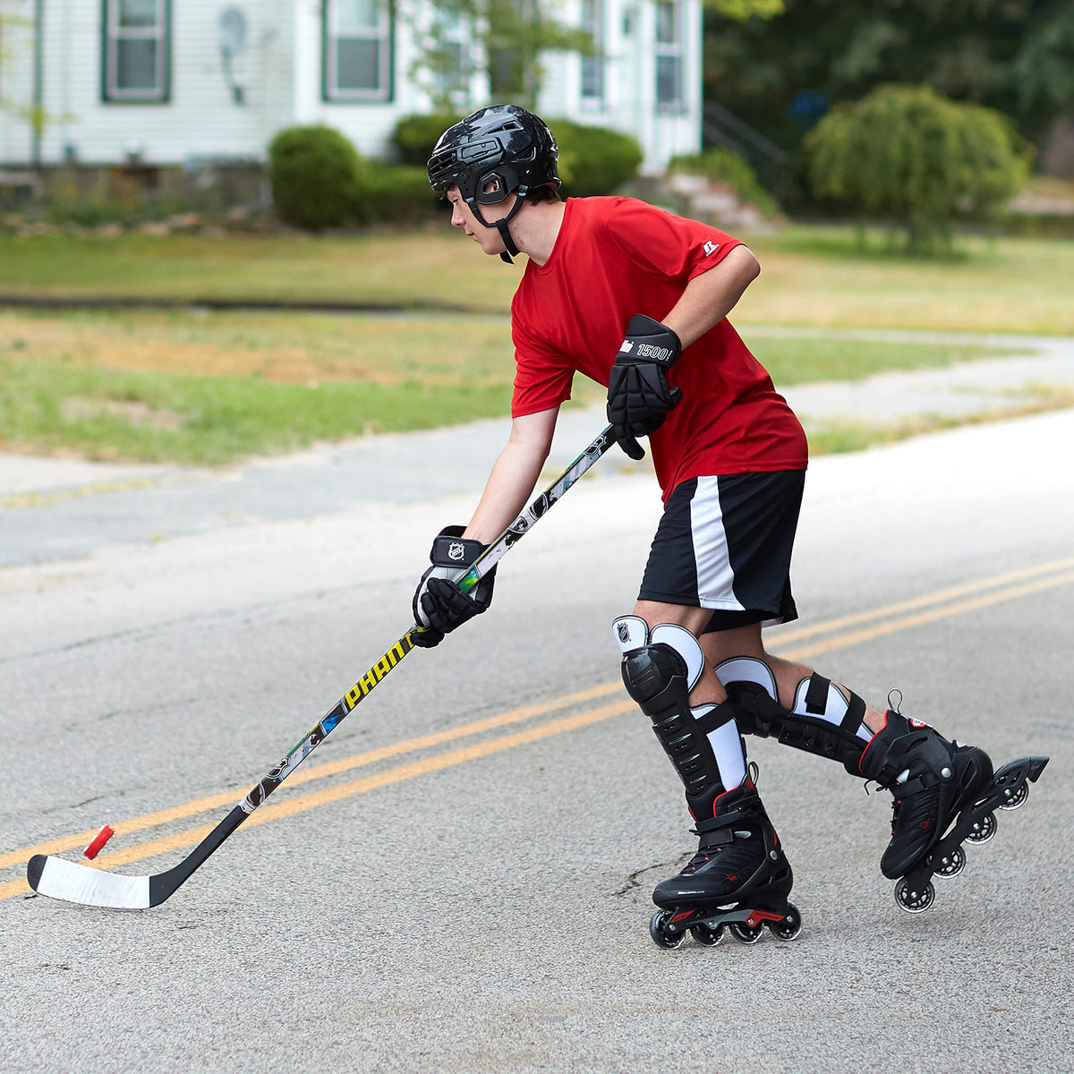 Franklin Sports NHL 1090 supports left-handed or right-handed options.