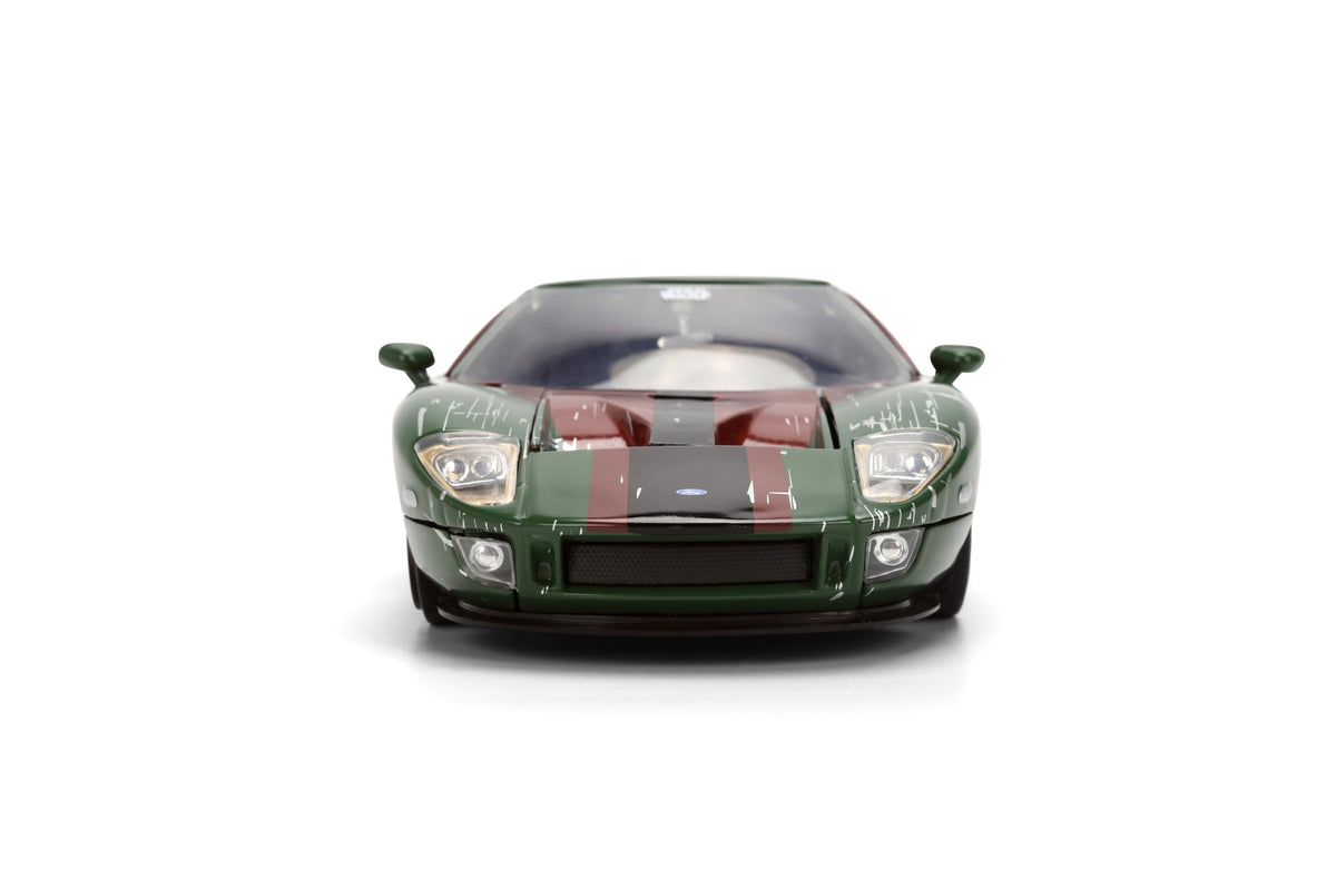 Free-rolling wheels enable smooth play and dynamic display scenes