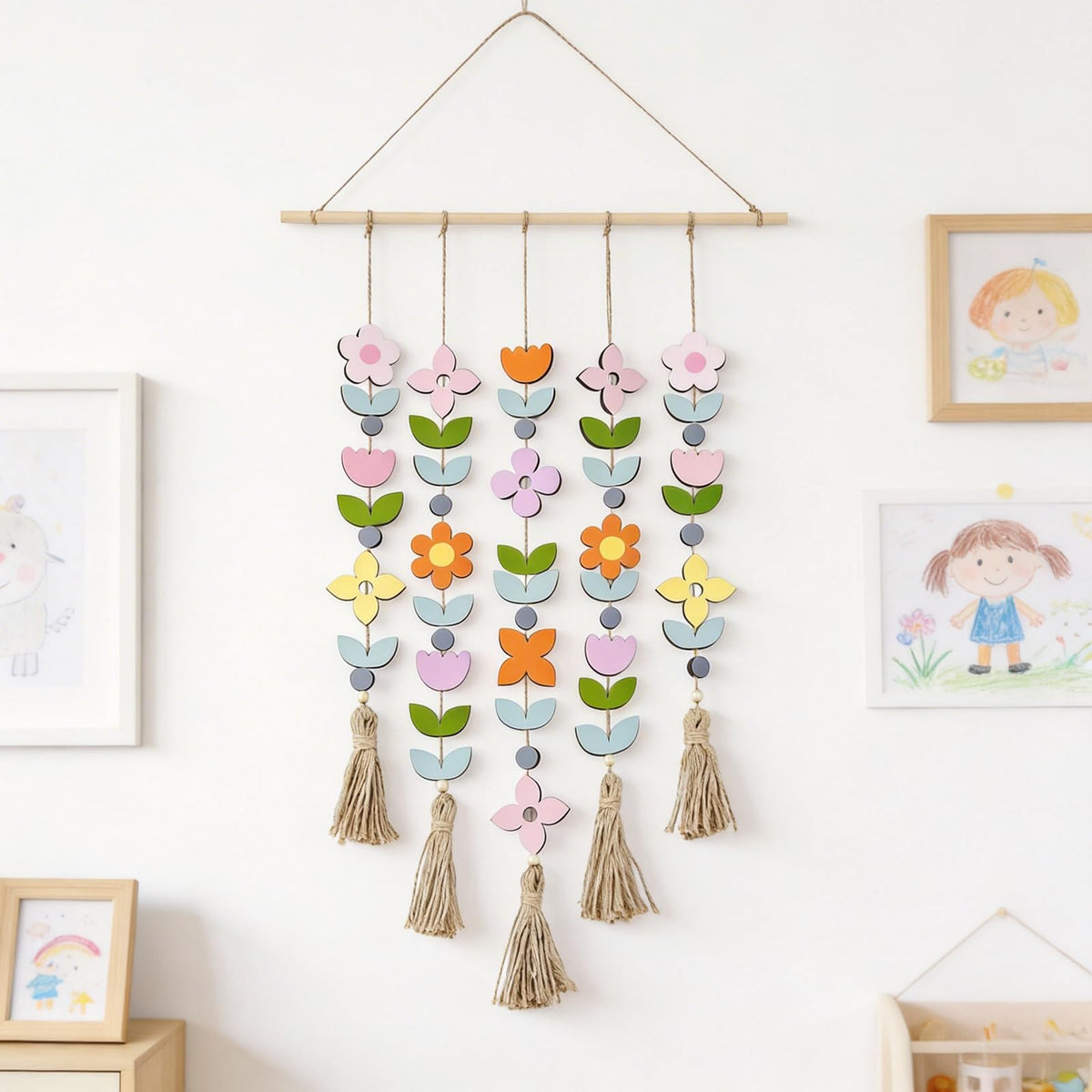 FreePanda wall decor craft kit provides lightweight display for playrooms.
