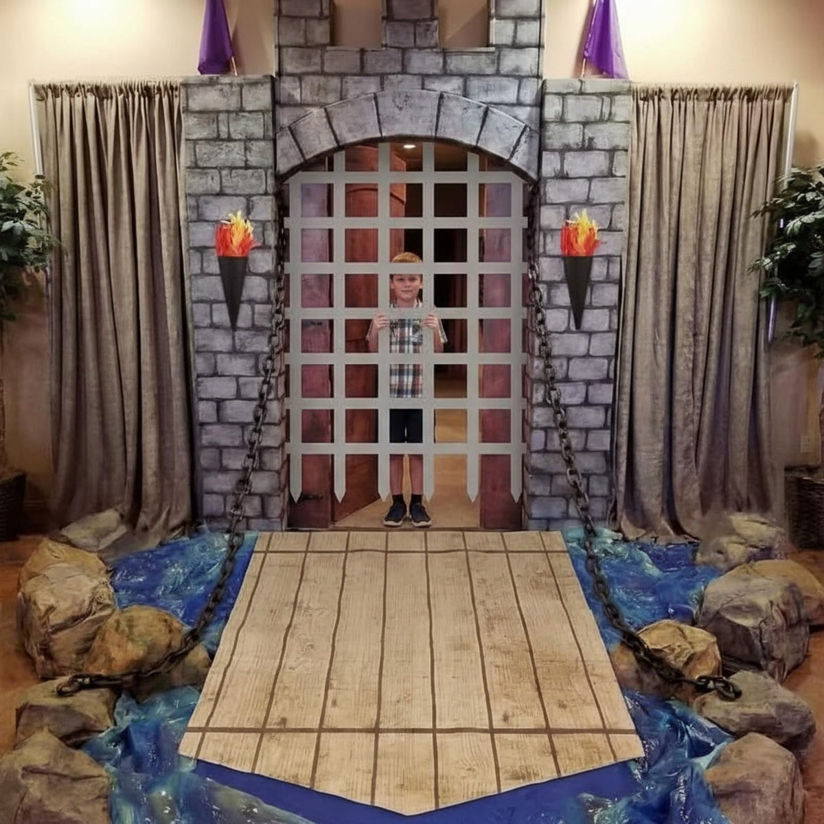 Frienda medieval party decorations kit overview transforms spaces into knightly settings.