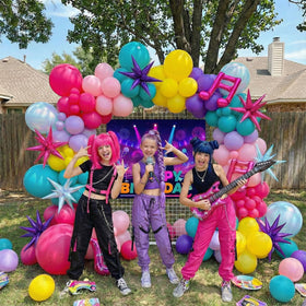 Froufing star balloons add shimmering focal points for photos and stage vibes