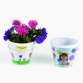 Fun Express paintable pot surface compatible with crayons, markers, and acrylics.
