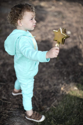 Funiverse clapper assortment, gold star design, great for school spirit and party favors.