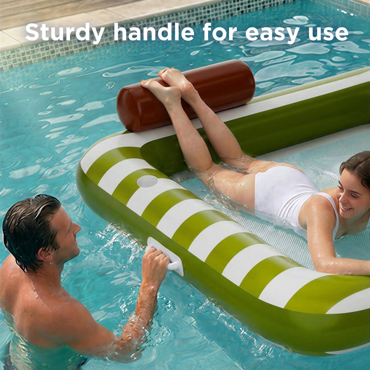 Funscape integrated double pillows offer stable neck support during lounging.