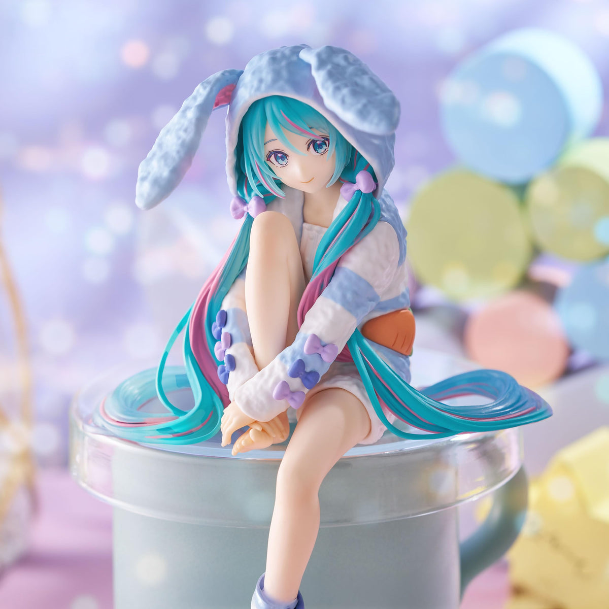 FuRyu Hatsune Miku noodle stopper figure ships with base stand for stable home display.
