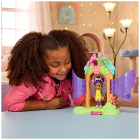 Pink lever reveals Gabby's fairy transformation for magical play moments