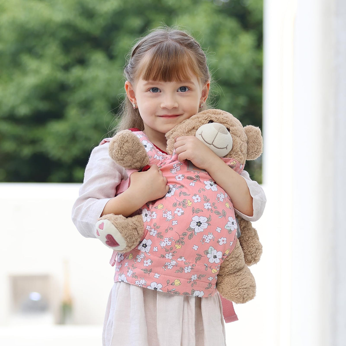 GAGAKU Carrier features center-release buckle for easy one-handed use