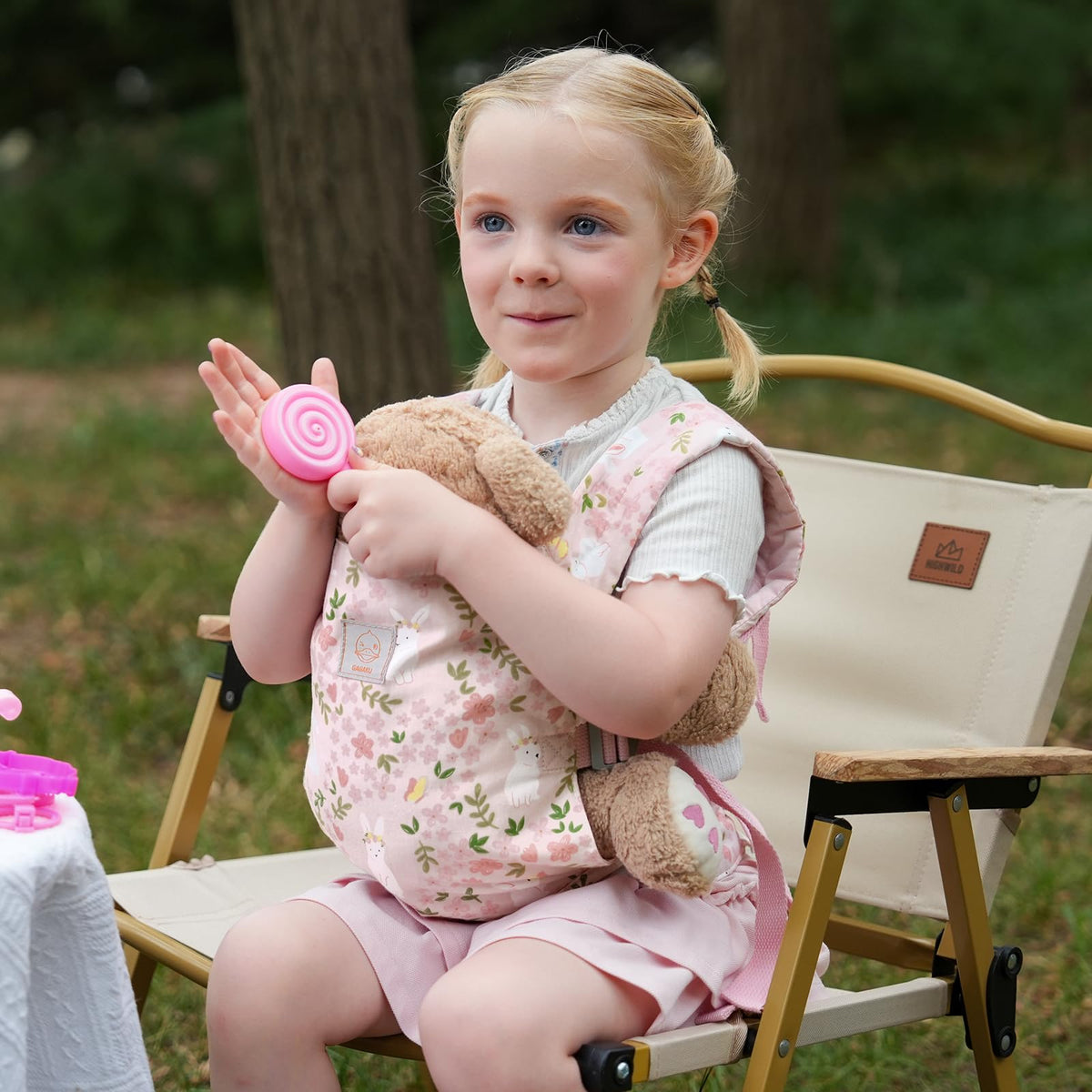 Gagaku doll carrier weighs 0.4 lb for easy handling.