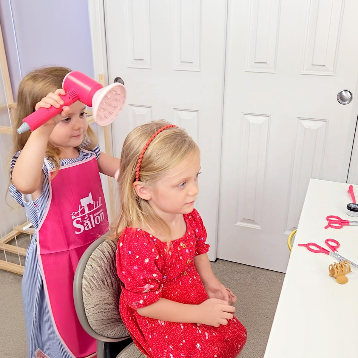 GAGAKU apron protects outfits during creative makeovers