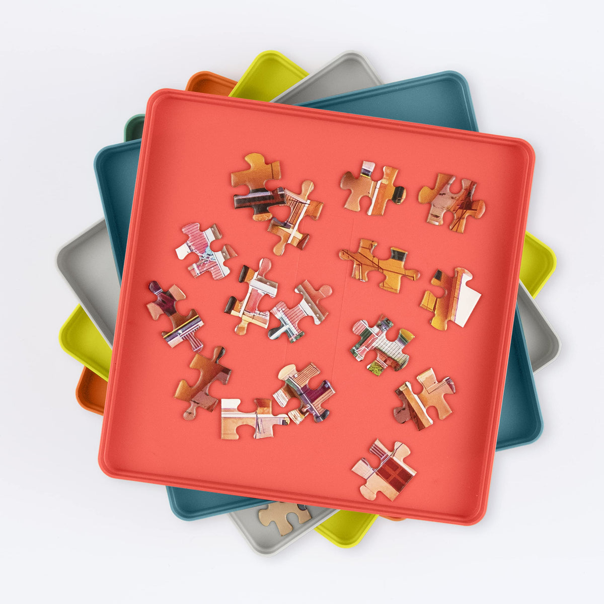 Galison puzzle sorting tray top lid keeps pieces contained and workspace tidy.