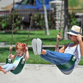 GAMKII triangle-ring hardware demonstrates durability for long-lasting playground setups.