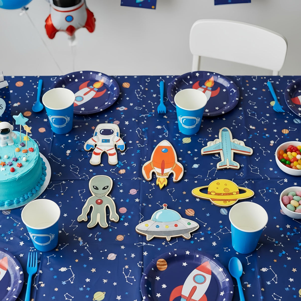GEECOZYLIFE astronaut paint palette offers smooth coloring for young artists