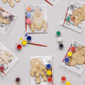 GEECOZYLIFE astronaut painting kit with wood surface for kids' artwork