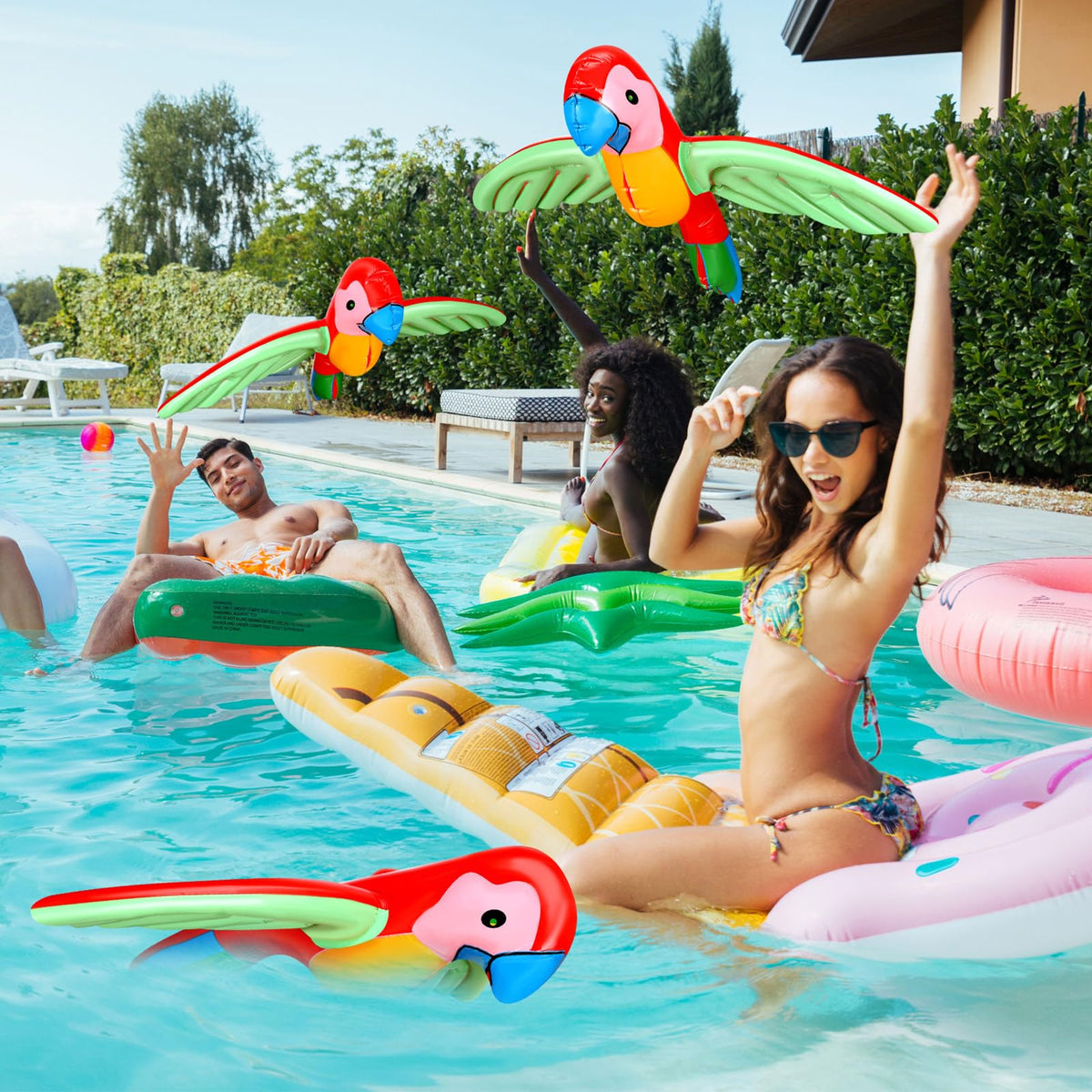 Gejoy bold parrots add tropical ambiance to outdoor parties