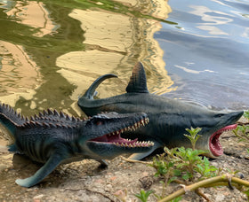 Gemini&Genius mosasaurus movable jaw adds interactive action