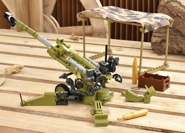 General Jim's howitzer diorama-friendly design fits shelves and desks.