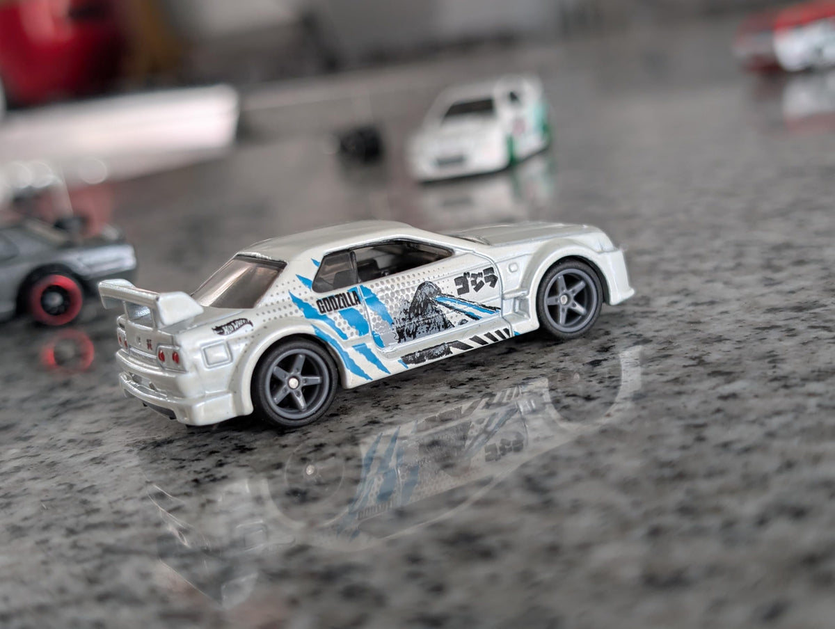 Generic 1:64-scale ready-to-use wheels simplify project upgrades.