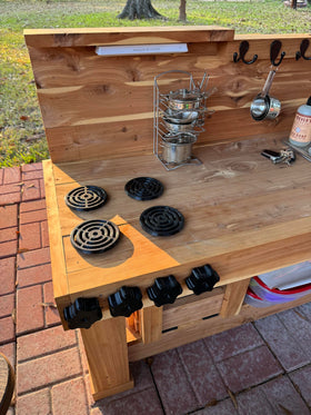 Generic spinning knob adds realistic control in mud kitchen