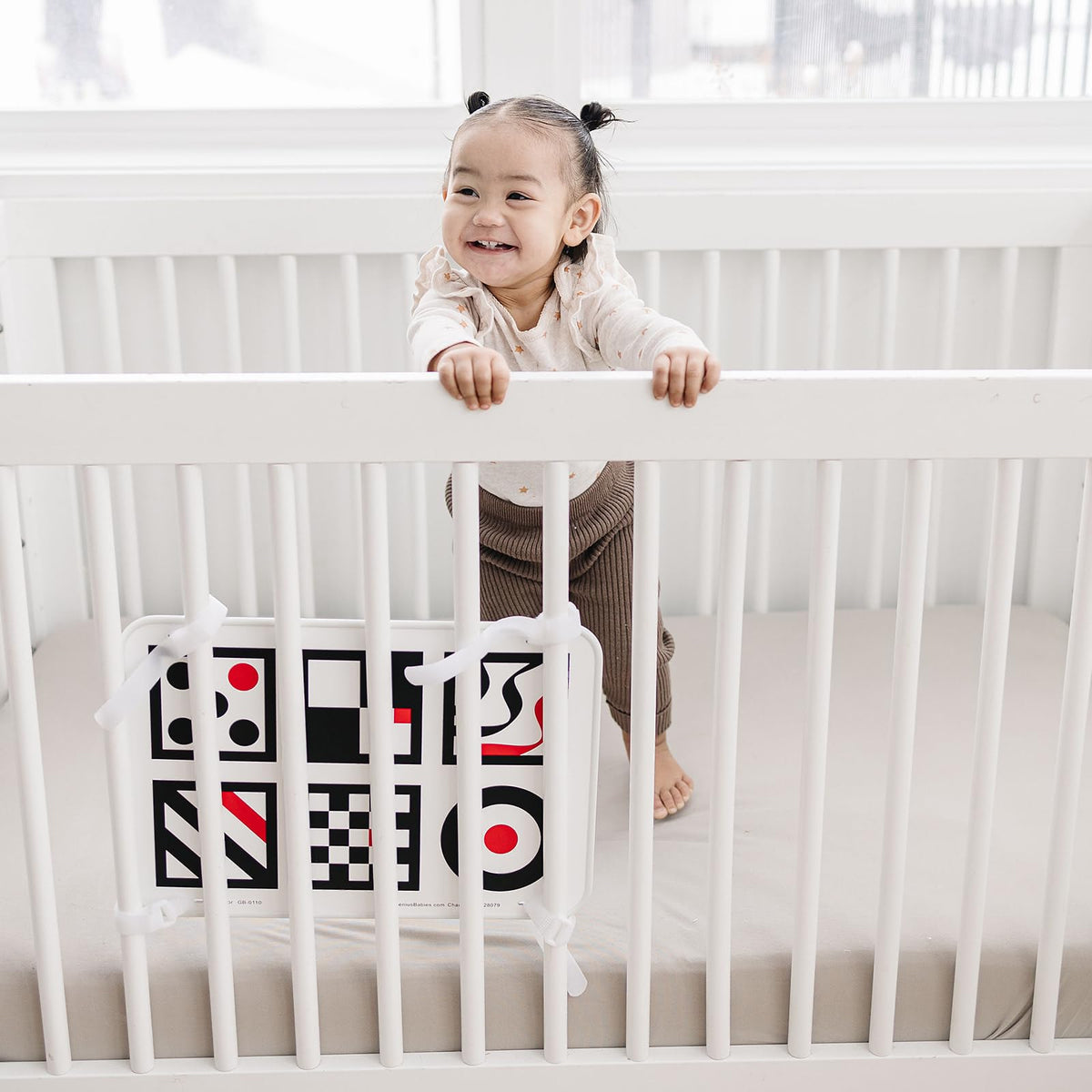 Genius Baby Toys double-sided design encourages face viewing and exploration.
