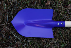 Travel bag included keeps tools organized for trips to yard or beach.