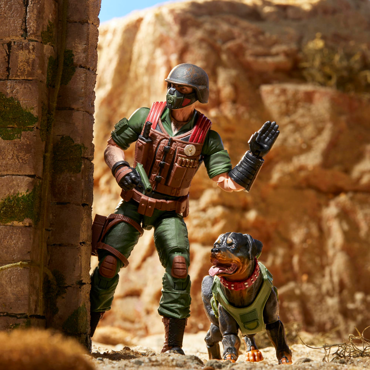 G.I. Joe Classified Series Mutt & Junkyard authentic detailing supports poseable displays.