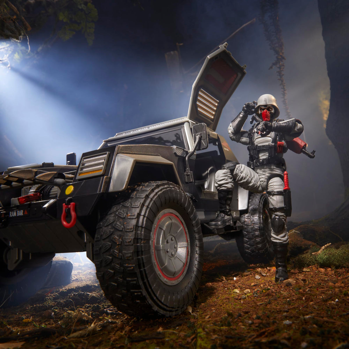 G.I. Joe Cobra Night Attack 4-WD Stinger ram bar emphasizes rugged combat readiness.